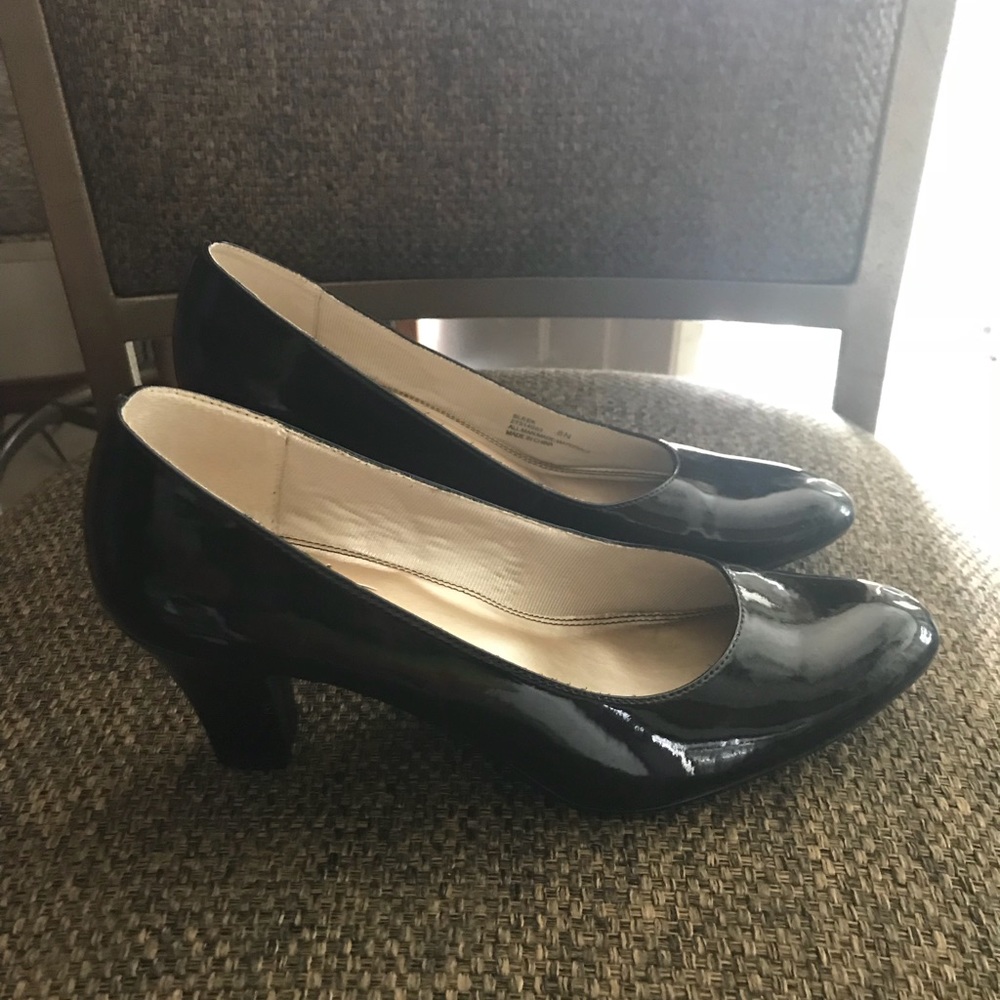 Paten leather dress pumps by Life Stride.